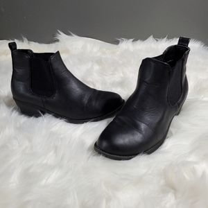 Refresh women's bootie size 7